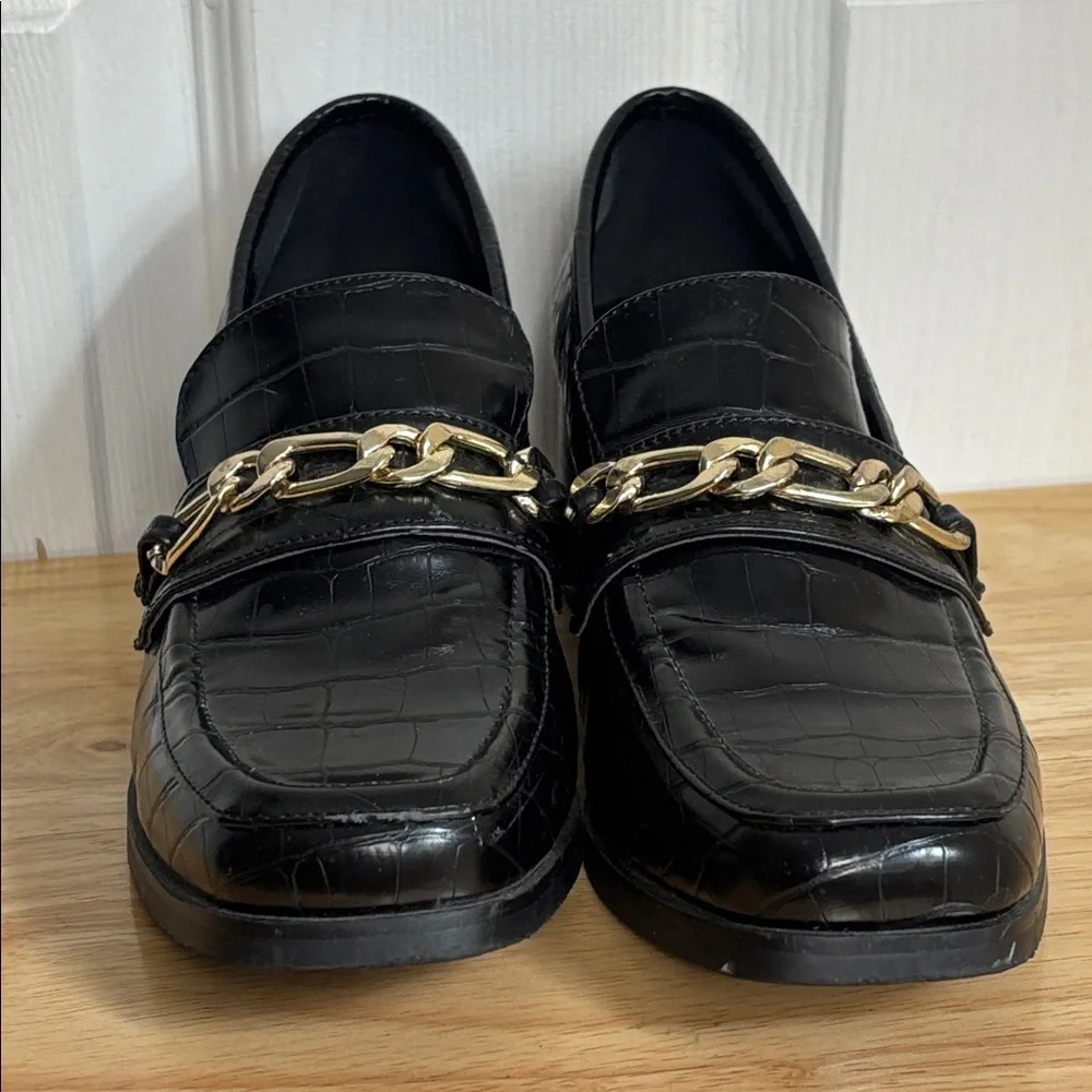 Urban Outfitters Black Croc Print Loafers with Heel and gold chain accent size 7 - Picture 3 of 11